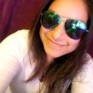 Meet your Posher, Magaly